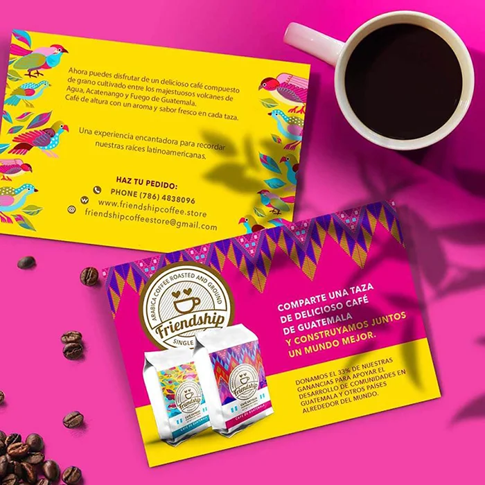 Mockup de postales en colores vibrantes para marca de café guatemalteco